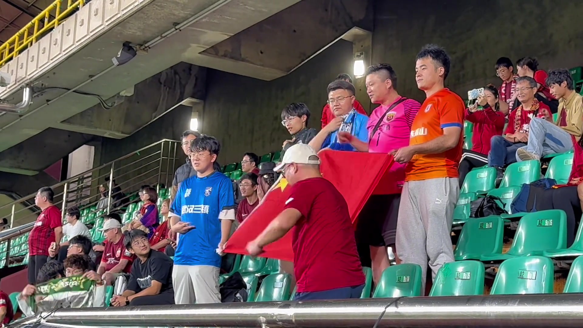  海港vs浦項(xiàng)鐵人，現(xiàn)場(chǎng)還來(lái)了三鎮(zhèn)、泰山、大連球迷前來(lái)支持海港