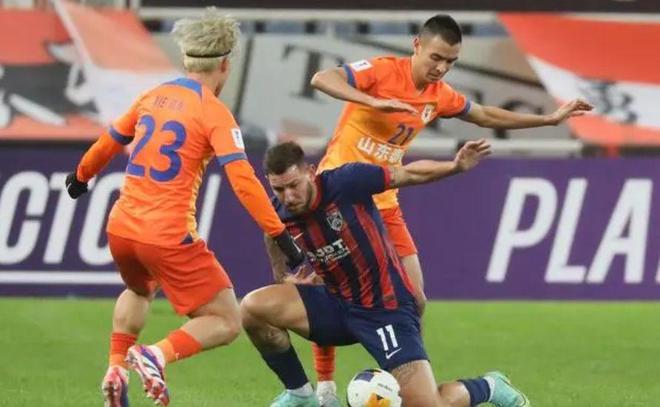  亞冠山東泰山1-0柔佛，畢津浩錯(cuò)失良機(jī)。