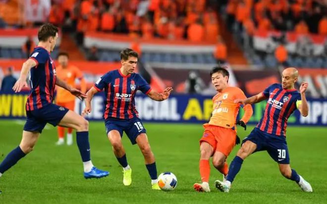  濟(jì)南寒冬，泰山隊(duì)1-0勝柔佛，克雷桑助澤卡制勝球。